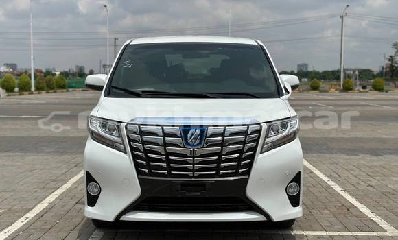 Buy Used Toyota Alphard White Car in Phnom Penh in Phnom Penh Buy Used Toyota Alphard White Car in Phnom Penh in Phnom Penh