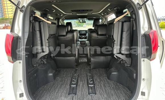 Buy Used Toyota Alphard White Car in Phnom Penh in Phnom Penh Buy Used Toyota Alphard White Car in Phnom Penh in Phnom Penh