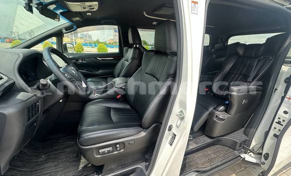 Buy Used Toyota Alphard White Car in Phnom Penh in Phnom Penh Buy Used Toyota Alphard White Car in Phnom Penh in Phnom Penh