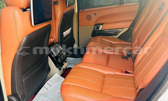 Buy Used Land Rover Range Rover Vogue White Car in Phnom Penh in Phnom Penh Buy Used Land Rover Range Rover Vogue White Car in Phnom Penh in Phnom Penh