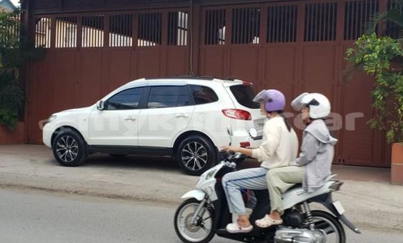 Buy Used Hyundai Santa Fe Other Car in Battambang in Battambang Province Buy Used Hyundai Santa Fe Other Car in Battambang in Battambang Province