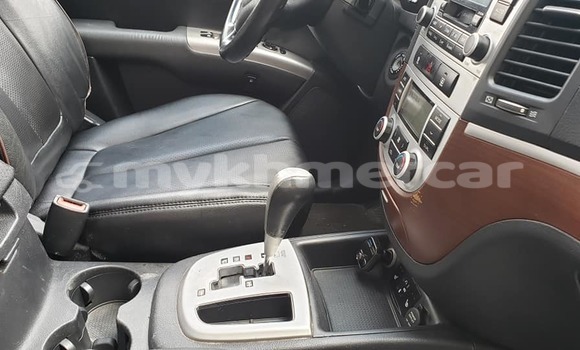 Buy Used Hyundai Santa Fe White Car in Chbar Mon in Kampong Speu Province Buy Used Hyundai Santa Fe White Car in Chbar Mon in Kampong Speu Province