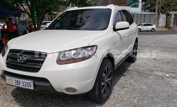 Buy Used Hyundai Santa Fe White Car in Chbar Mon in Kampong Speu Province Buy Used Hyundai Santa Fe White Car in Chbar Mon in Kampong Speu Province