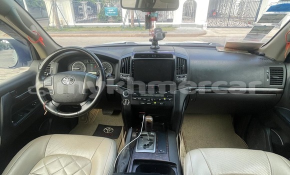 Buy Used Toyota Land Cruiser White Car in Phnom Penh in Phnom Penh Buy Used Toyota Land Cruiser White Car in Phnom Penh in Phnom Penh