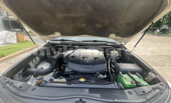 Buy Used Toyota Land Cruiser White Car in Phnom Penh in Phnom Penh Buy Used Toyota Land Cruiser White Car in Phnom Penh in Phnom Penh