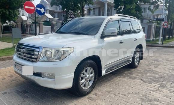 Buy Used Toyota Land Cruiser White Car in Phnom Penh in Phnom Penh Buy Used Toyota Land Cruiser White Car in Phnom Penh in Phnom Penh