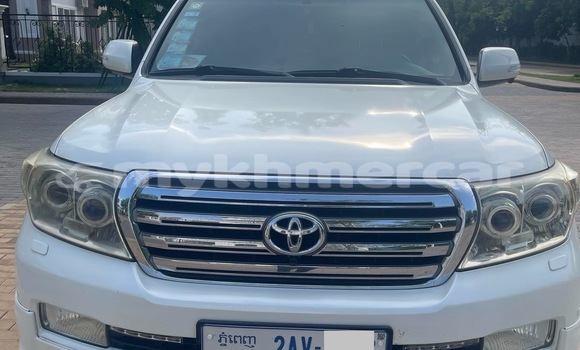 Buy Used Toyota Land Cruiser White Car in Phnom Penh in Phnom Penh Buy Used Toyota Land Cruiser White Car in Phnom Penh in Phnom Penh