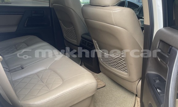 Buy Used Toyota Land Cruiser White Car in Phnom Penh in Phnom Penh Buy Used Toyota Land Cruiser White Car in Phnom Penh in Phnom Penh
