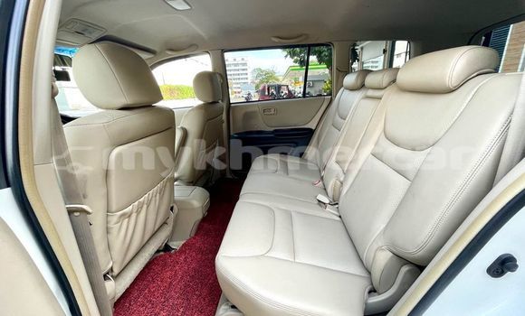 Buy Used Toyota Highlander White Car in Bavet in Svay Rieng Province Buy Used Toyota Highlander White Car in Bavet in Svay Rieng Province