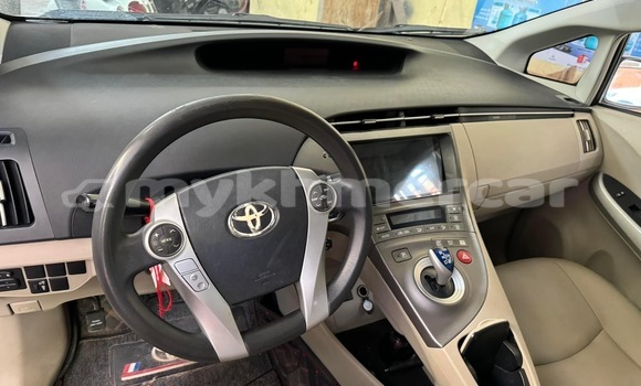 Buy Used Toyota Prius White Car in Phnom Penh in Phnom Penh Buy Used Toyota Prius White Car in Phnom Penh in Phnom Penh