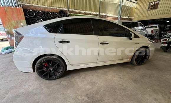 Buy Used Toyota Prius White Car in Phnom Penh in Phnom Penh Buy Used Toyota Prius White Car in Phnom Penh in Phnom Penh