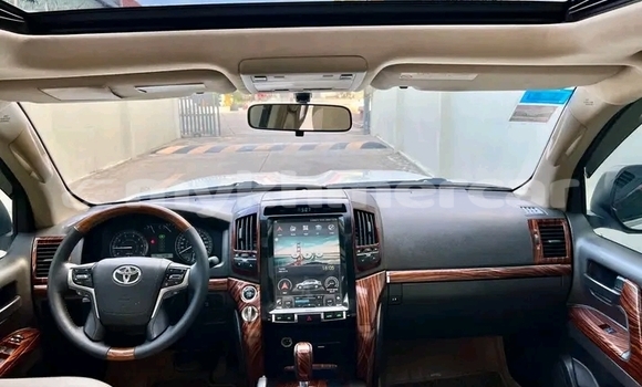 Acheter Occasion Voiture Toyota Land Cruiser Blanc à Bavet, Svay Rieng Province Acheter Occasion Voiture Toyota Land Cruiser Blanc à Bavet, Svay Rieng Province