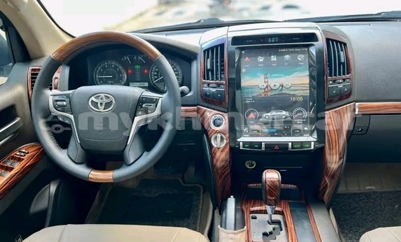 Acheter Occasion Voiture Toyota Land Cruiser Blanc à Bavet, Svay Rieng Province Acheter Occasion Voiture Toyota Land Cruiser Blanc à Bavet, Svay Rieng Province