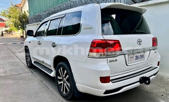 Acheter Occasion Voiture Toyota Land Cruiser Blanc à Bavet, Svay Rieng Province Acheter Occasion Voiture Toyota Land Cruiser Blanc à Bavet, Svay Rieng Province