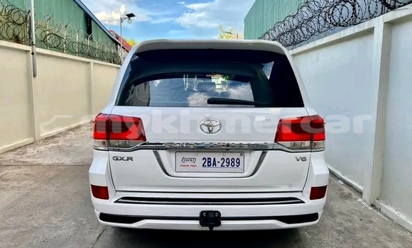 Acheter Occasion Voiture Toyota Land Cruiser Blanc à Bavet, Svay Rieng Province Acheter Occasion Voiture Toyota Land Cruiser Blanc à Bavet, Svay Rieng Province
