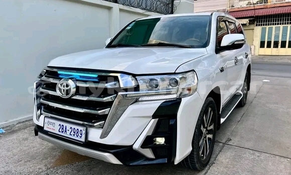 Acheter Occasion Voiture Toyota Land Cruiser Blanc à Bavet, Svay Rieng Province Acheter Occasion Voiture Toyota Land Cruiser Blanc à Bavet, Svay Rieng Province