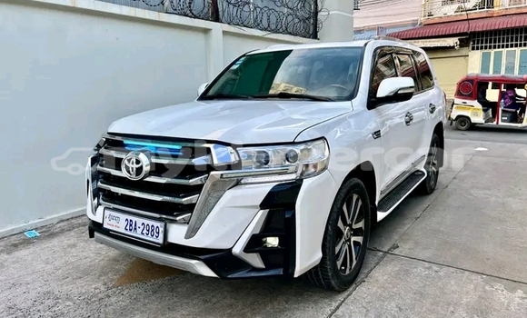 Acheter Occasion Voiture Toyota Land Cruiser Blanc à Bavet, Svay Rieng Province Acheter Occasion Voiture Toyota Land Cruiser Blanc à Bavet, Svay Rieng Province