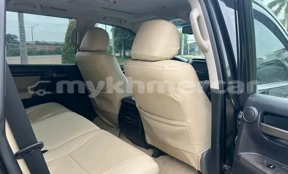 Acheter Occasion Voiture Toyota Land Cruiser Noir à Khŭm Sráng, Kampong Speu Province Acheter Occasion Voiture Toyota Land Cruiser Noir à Khŭm Sráng, Kampong Speu Province