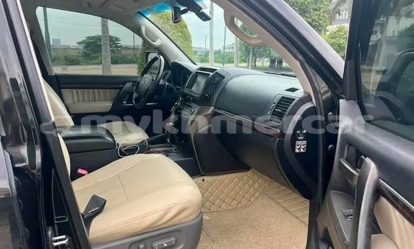 Acheter Occasion Voiture Toyota Land Cruiser Noir à Khŭm Sráng, Kampong Speu Province Acheter Occasion Voiture Toyota Land Cruiser Noir à Khŭm Sráng, Kampong Speu Province