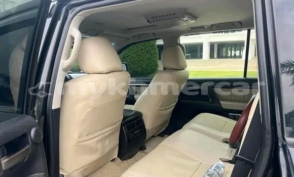 Acheter Occasion Voiture Toyota Land Cruiser Noir à Khŭm Sráng, Kampong Speu Province Acheter Occasion Voiture Toyota Land Cruiser Noir à Khŭm Sráng, Kampong Speu Province