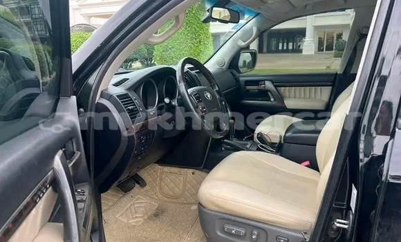 Acheter Occasion Voiture Toyota Land Cruiser Noir à Khŭm Sráng, Kampong Speu Province Acheter Occasion Voiture Toyota Land Cruiser Noir à Khŭm Sráng, Kampong Speu Province