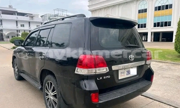 Acheter Occasion Voiture Toyota Land Cruiser Noir à Khŭm Sráng, Kampong Speu Province Acheter Occasion Voiture Toyota Land Cruiser Noir à Khŭm Sráng, Kampong Speu Province