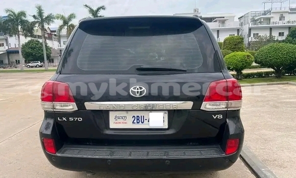 Acheter Occasion Voiture Toyota Land Cruiser Noir à Khŭm Sráng, Kampong Speu Province Acheter Occasion Voiture Toyota Land Cruiser Noir à Khŭm Sráng, Kampong Speu Province