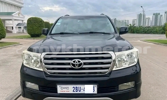 Acheter Occasion Voiture Toyota Land Cruiser Noir à Khŭm Sráng, Kampong Speu Province Acheter Occasion Voiture Toyota Land Cruiser Noir à Khŭm Sráng, Kampong Speu Province