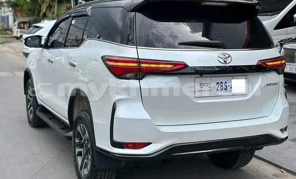 Acheter Occasion Voiture Toyota Fortuner Blanc à Amleang, Kampong Speu Province Acheter Occasion Voiture Toyota Fortuner Blanc à Amleang, Kampong Speu Province