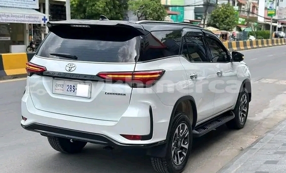 Acheter Occasion Voiture Toyota Fortuner Blanc à Amleang, Kampong Speu Province Acheter Occasion Voiture Toyota Fortuner Blanc à Amleang, Kampong Speu Province