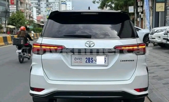 Acheter Occasion Voiture Toyota Fortuner Blanc à Amleang, Kampong Speu Province Acheter Occasion Voiture Toyota Fortuner Blanc à Amleang, Kampong Speu Province