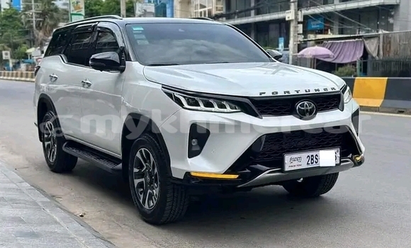 Acheter Occasion Voiture Toyota Fortuner Blanc à Amleang, Kampong Speu Province Acheter Occasion Voiture Toyota Fortuner Blanc à Amleang, Kampong Speu Province