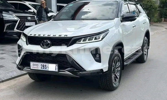 Acheter Occasion Voiture Toyota Fortuner Blanc à Amleang, Kampong Speu Province Acheter Occasion Voiture Toyota Fortuner Blanc à Amleang, Kampong Speu Province