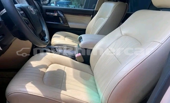 Acheter Occasion Voiture Toyota Land Cruiser Blanc à Dăm Thnăm, Kampot Province Acheter Occasion Voiture Toyota Land Cruiser Blanc à Dăm Thnăm, Kampot Province