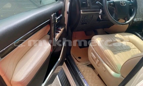 Acheter Occasion Voiture Toyota Land Cruiser Blanc à Dăm Thnăm, Kampot Province Acheter Occasion Voiture Toyota Land Cruiser Blanc à Dăm Thnăm, Kampot Province