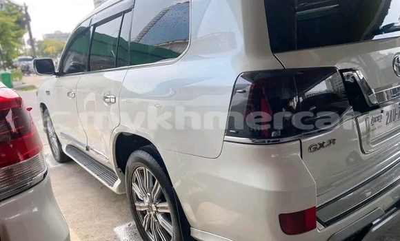 Acheter Occasion Voiture Toyota Land Cruiser Blanc à Dăm Thnăm, Kampot Province Acheter Occasion Voiture Toyota Land Cruiser Blanc à Dăm Thnăm, Kampot Province