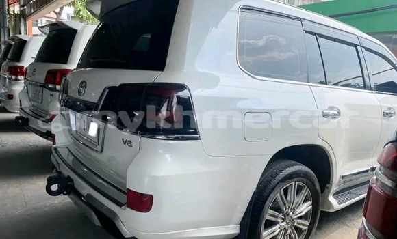 Acheter Occasion Voiture Toyota Land Cruiser Blanc à Dăm Thnăm, Kampot Province Acheter Occasion Voiture Toyota Land Cruiser Blanc à Dăm Thnăm, Kampot Province