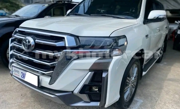 Acheter Occasion Voiture Toyota Land Cruiser Blanc à Dăm Thnăm, Kampot Province Acheter Occasion Voiture Toyota Land Cruiser Blanc à Dăm Thnăm, Kampot Province