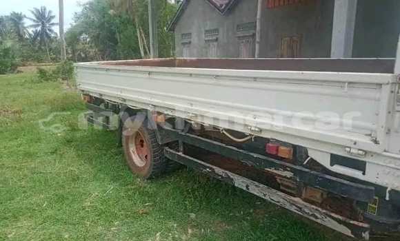 Buy Used Toyota Hiace White Car in Chbar Mon in Kampong Speu Province Buy Used Toyota Hiace White Car in Chbar Mon in Kampong Speu Province