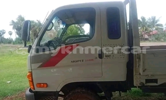 Buy Used Toyota Hiace White Car in Chbar Mon in Kampong Speu Province Buy Used Toyota Hiace White Car in Chbar Mon in Kampong Speu Province