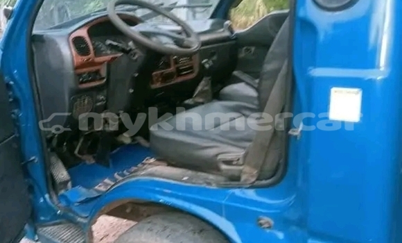 Buy Used Toyota Hiace Blue Car in Chbar Mon in Kampong Speu Province Buy Used Toyota Hiace Blue Car in Chbar Mon in Kampong Speu Province