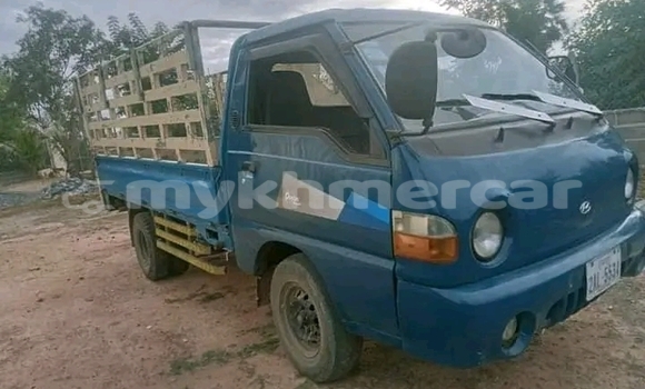 Buy Used Toyota Hiace Blue Car in Chbar Mon in Kampong Speu Province Buy Used Toyota Hiace Blue Car in Chbar Mon in Kampong Speu Province