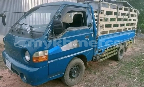 Buy Used Toyota Hiace Blue Car in Chbar Mon in Kampong Speu Province Buy Used Toyota Hiace Blue Car in Chbar Mon in Kampong Speu Province