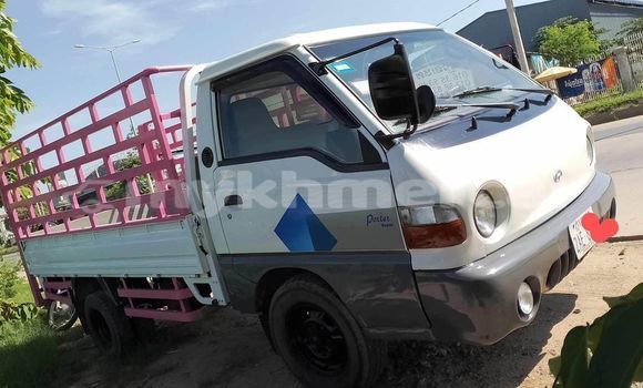Acheter Occasion Voiture Hyundai Pony Blanc à Chbar Mon, Kampong Speu Province Acheter Occasion Voiture Hyundai Pony Blanc à Chbar Mon, Kampong Speu Province