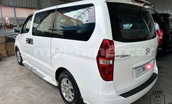 Acheter Occasion Voiture Hyundai Starex Blanc à Chbar Mon, Kampong Speu Province Acheter Occasion Voiture Hyundai Starex Blanc à Chbar Mon, Kampong Speu Province