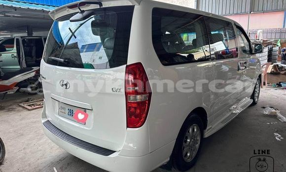 Acheter Occasion Voiture Hyundai Starex Blanc à Chbar Mon, Kampong Speu Province Acheter Occasion Voiture Hyundai Starex Blanc à Chbar Mon, Kampong Speu Province
