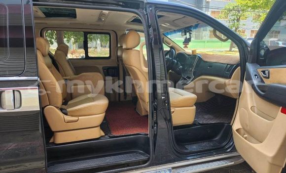 Acheter Occasion Voiture Hyundai Starex Noir à Bavet, Svay Rieng Province Acheter Occasion Voiture Hyundai Starex Noir à Bavet, Svay Rieng Province