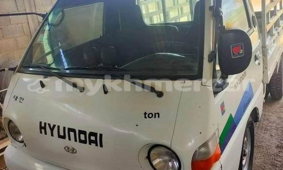 Acheter Occasion Voiture Hyundai H1 Blanc à Chbar Mon, Kampong Speu Province Acheter Occasion Voiture Hyundai H1 Blanc à Chbar Mon, Kampong Speu Province