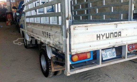 Acheter Occasion Voiture Hyundai H1 Blanc à Chbar Mon, Kampong Speu Province Acheter Occasion Voiture Hyundai H1 Blanc à Chbar Mon, Kampong Speu Province