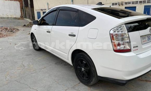 Acheter Occasion Voiture Toyota Prius Blanc à Chbar Mon, Kampong Speu Province Acheter Occasion Voiture Toyota Prius Blanc à Chbar Mon, Kampong Speu Province